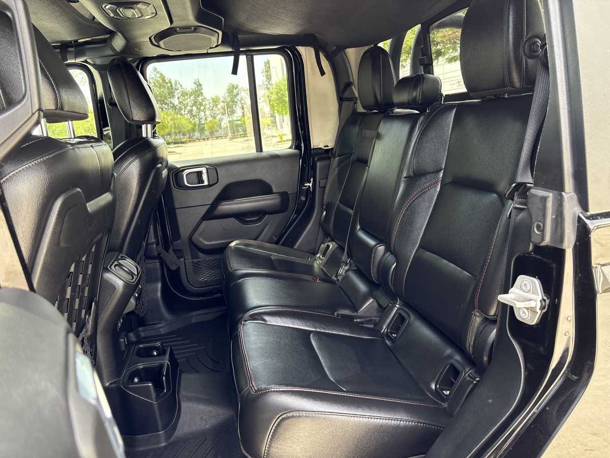 Used 2021 Jeep Gladiator Rubicon AWD/4WD image 16