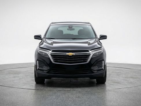 Used 2025 Chevrolet Equinox LT image 2