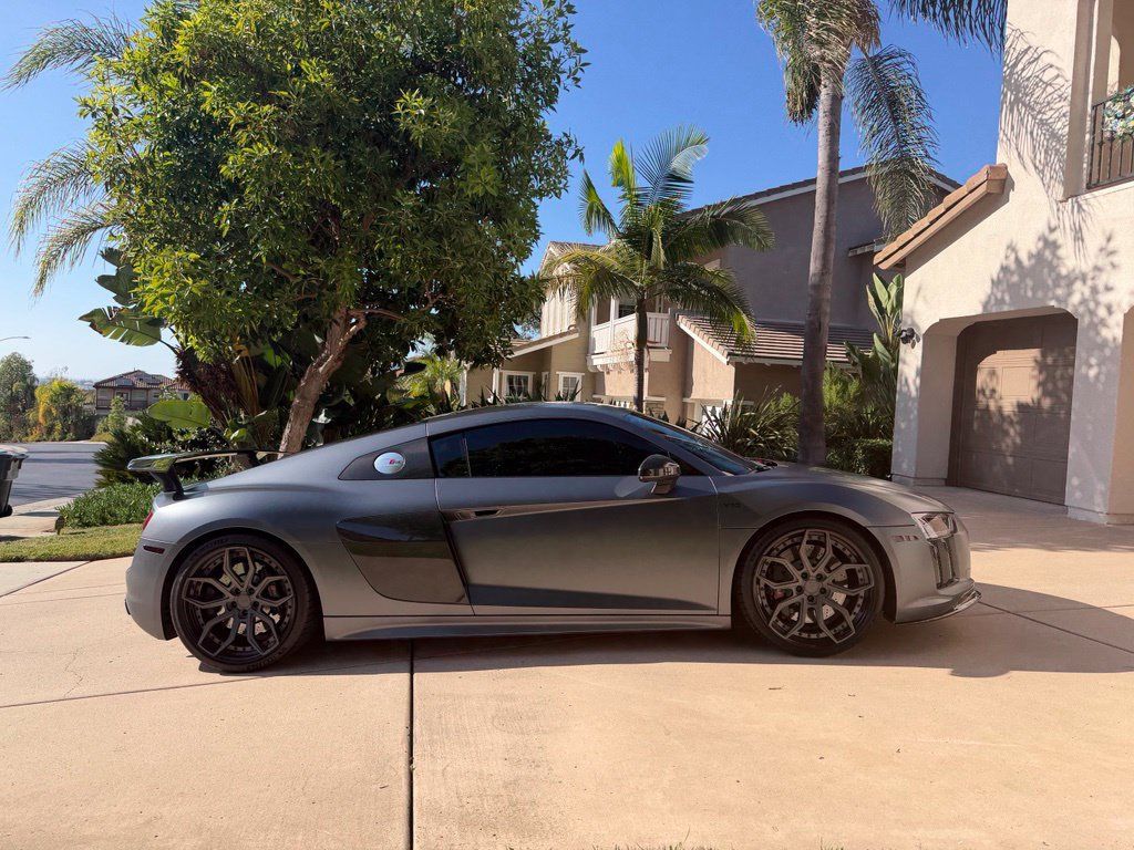 Used 2017 Audi R8 V10 w/ Carbon Exterior Package AWD/4WD image 6