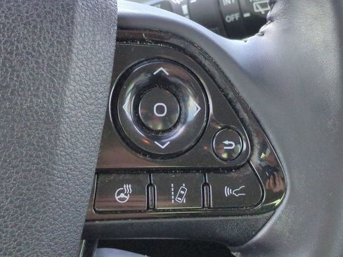 Used 2020 Toyota Prius XLE image 26