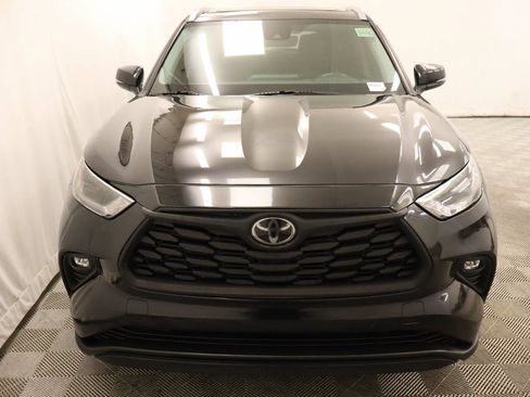 Used 2021 Toyota Highlander XLE FWD image 4