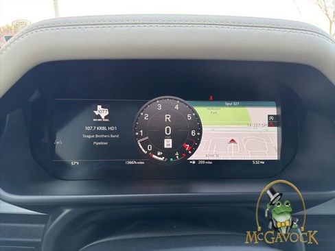 Used 2024 Land Rover Defender 130 X-Dynamic SE image 17