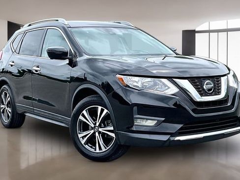 Used 2020 Nissan Rogue SV w/ Sun & Sound Touring Package FWD image 3