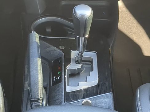 Used 2018 Toyota RAV4 Limited image 25
