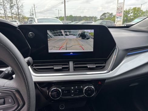 Used 2025 Chevrolet Trax LT image 25