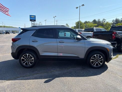 Used 2025 Chevrolet TrailBlazer LT w/ Convenience Package AWD/4WD image 9