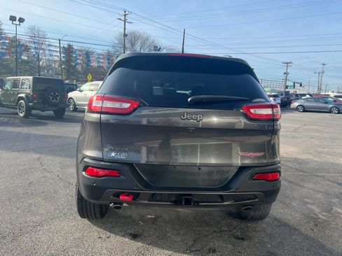 Used 2016 Jeep Cherokee Trailhawk w/ Comfort/Convenience Group image 8