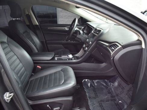 Used 2017 Ford Fusion SE image 38