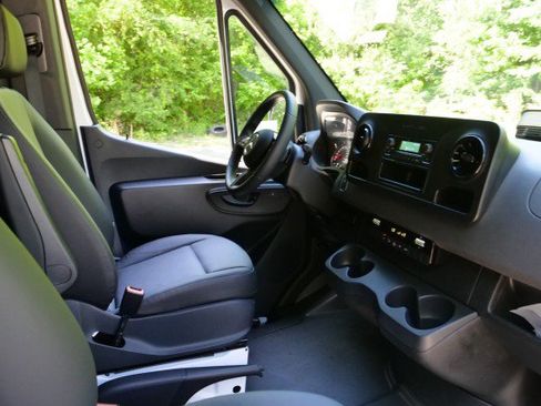 Used 2025 Mercedes-Benz Sprinter 2500 image 30