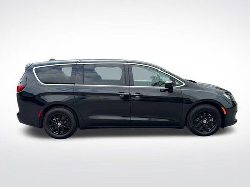 Used 2023 Chrysler Voyager LX FWD image 7