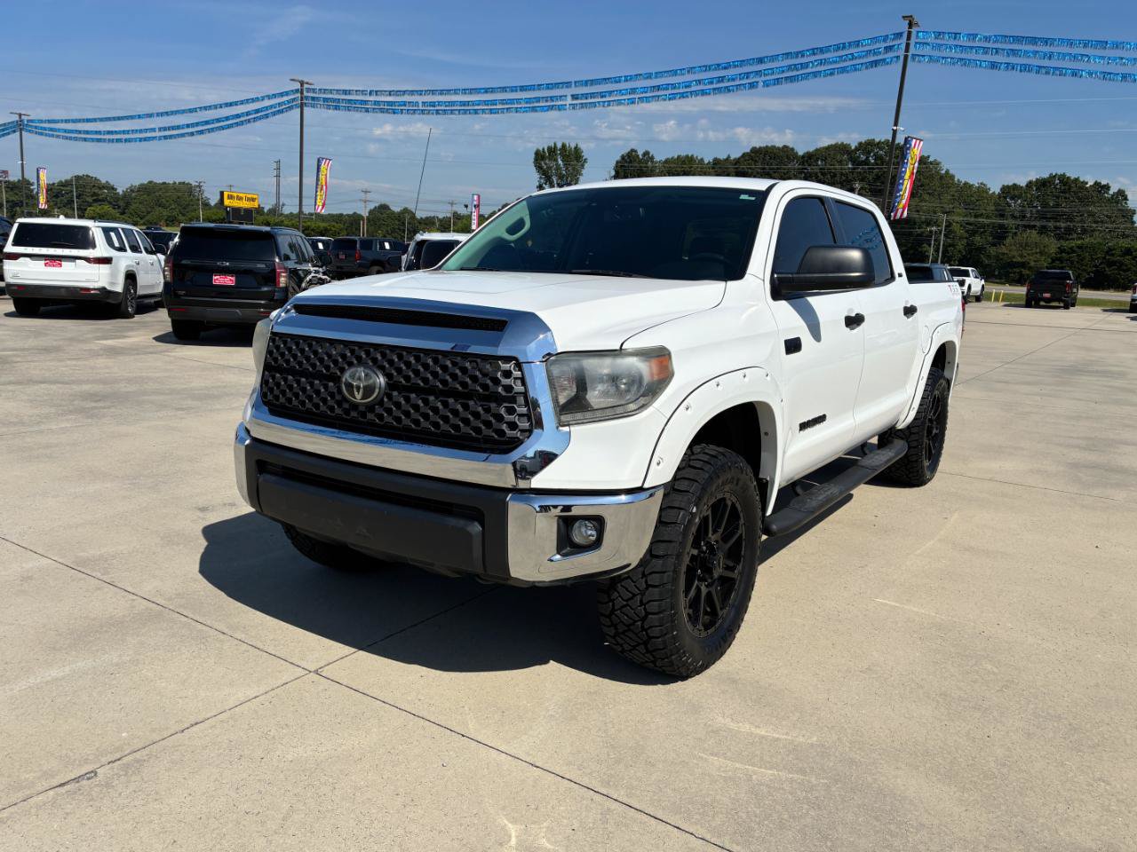 Used 2019 Toyota Tundra SR5 w/ SR5 Upgrade Package AWD/4WD image 2