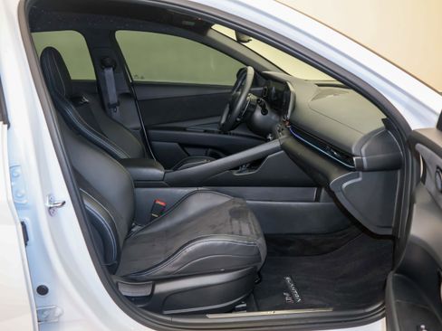 Used 2025 Hyundai Elantra N image 48