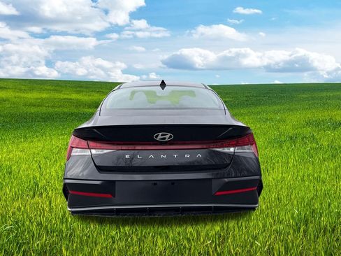 New 2026 Hyundai Elantra SEL Sport Premium FWD image 7