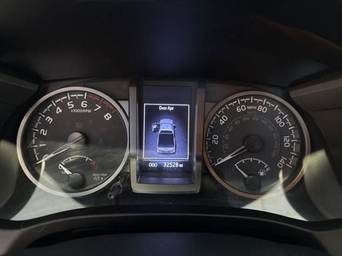 Used 2020 Toyota Tacoma TRD Sport image 27