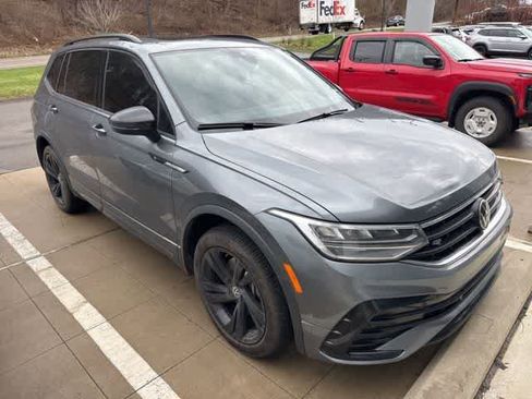 Certified 2024 Volkswagen Tiguan SE R-Line image 3