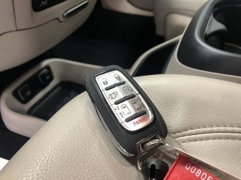 Used 2018 Chrysler Pacifica Touring-L Plus w/ Advanced Safetytec Group image 32