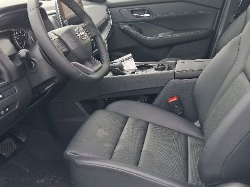 New 2026 Nissan Rogue SV w/ SV Premium Package AWD/4WD image 11