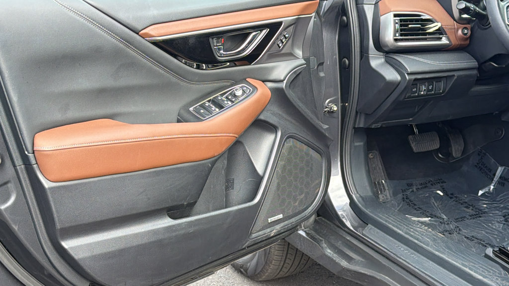 Used 2025 Subaru Outback Touring AWD/4WD image 23
