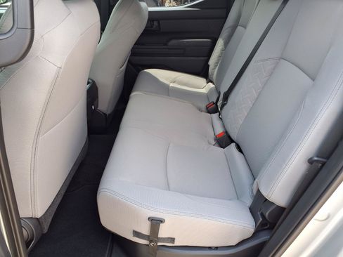 Certified 2025 Toyota Tacoma SR5 AWD/4WD image 10