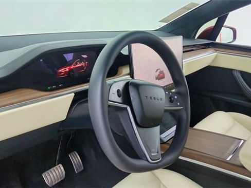 Used 2024 Tesla Model X image 18