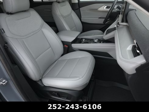 Used 2025 Ford Explorer Active w/ Active Comfort Package RWD image 46
