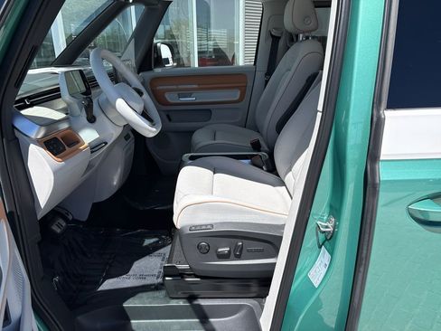 New 2025 Volkswagen ID. Buzz 1st Edition AWD/4WD image 17