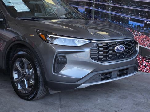 Used 2025 Ford Escape ST-Line FWD image 2