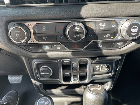 Used 2024 Jeep Wrangler Sport S image 40