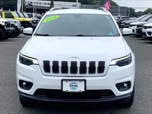 Used 2019 Jeep Cherokee Latitude Plus w/ Cold Weather Group AWD/4WD image 3