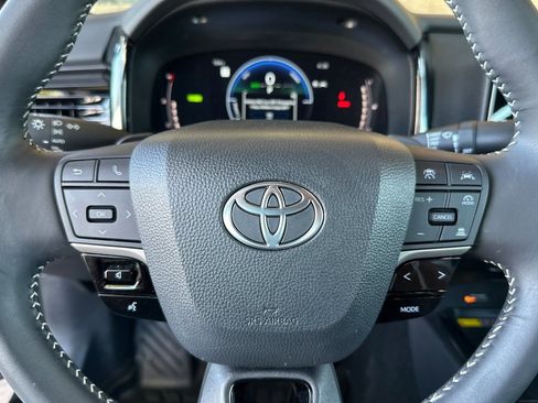Used 2026 Toyota Camry SE FWD image 23