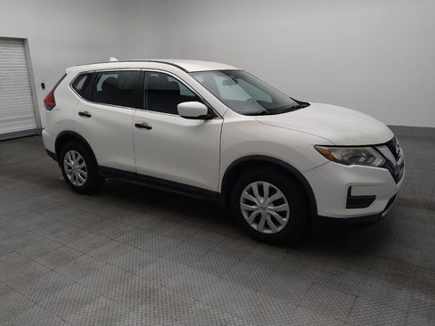 Used 2017 Nissan Rogue S image 11