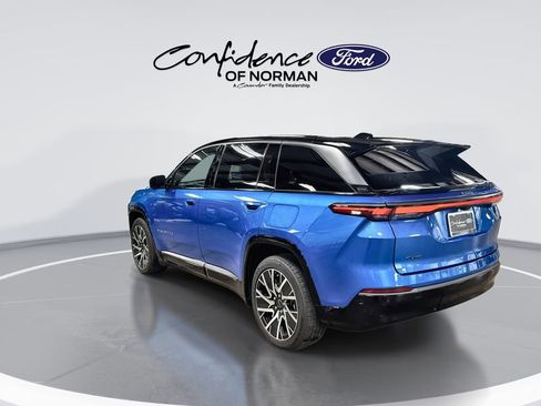 Used 2025 Jeep Wagoneer S Limited image 6