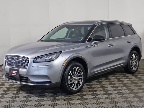 Used 2022 Lincoln Corsair Standard w/ Equipment Group 101A image 8