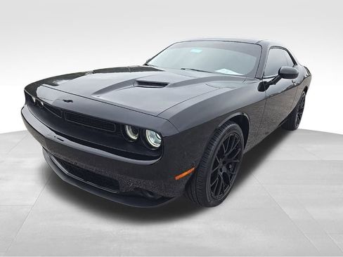 Used 2019 Dodge Challenger SXT image 9