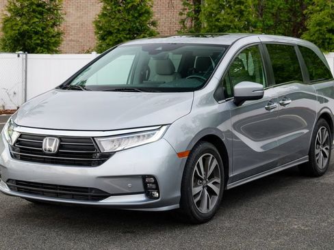 Used 2023 Honda Odyssey Touring image 3