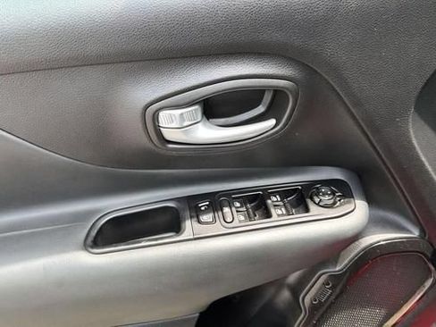 Used 2023 Jeep Renegade Altitude AWD/4WD image 15