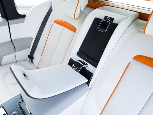 Used 2023 Rolls-Royce Cullinan w/ Cullinan Package image 41