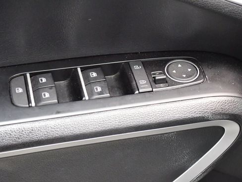 Used 2025 Kia Soul LX w/ LX Technology Package FWD image 16