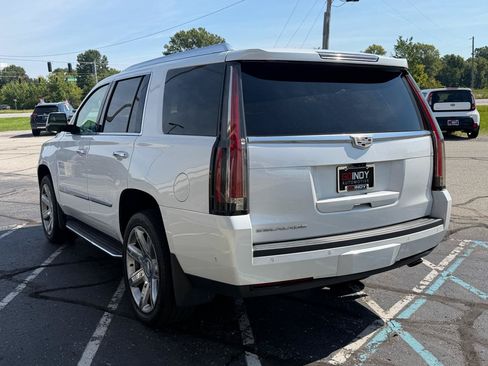 Used 2019 Cadillac Escalade Luxury AWD/4WD image 3