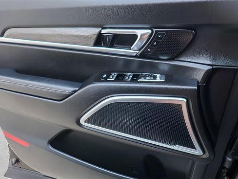 Used 2022 Kia Telluride SX w/ SX Prestige Package image 19