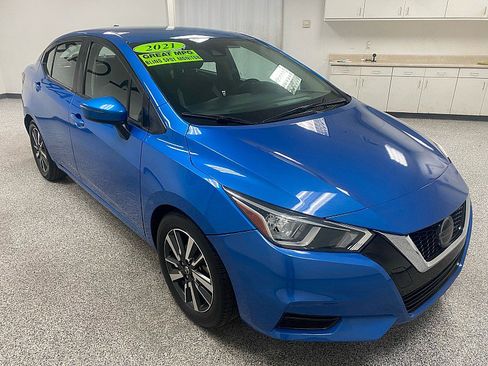 Used 2021 Nissan Versa SV image 3