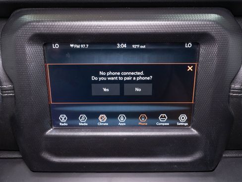 Used 2018 Jeep Wrangler Unlimited Sahara w/ Safety Group AWD/4WD image 18