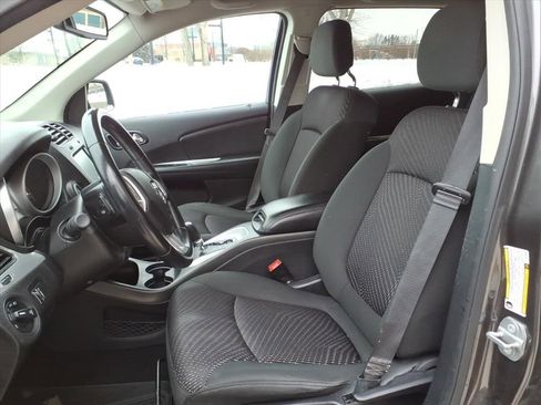 Used 2019 Dodge Journey SE image 12
