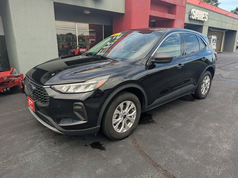 Used 2023 Ford Escape Active AWD/4WD image 2