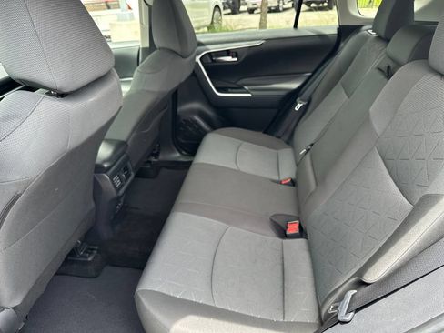 Used 2025 Toyota RAV4 XLE FWD image 31