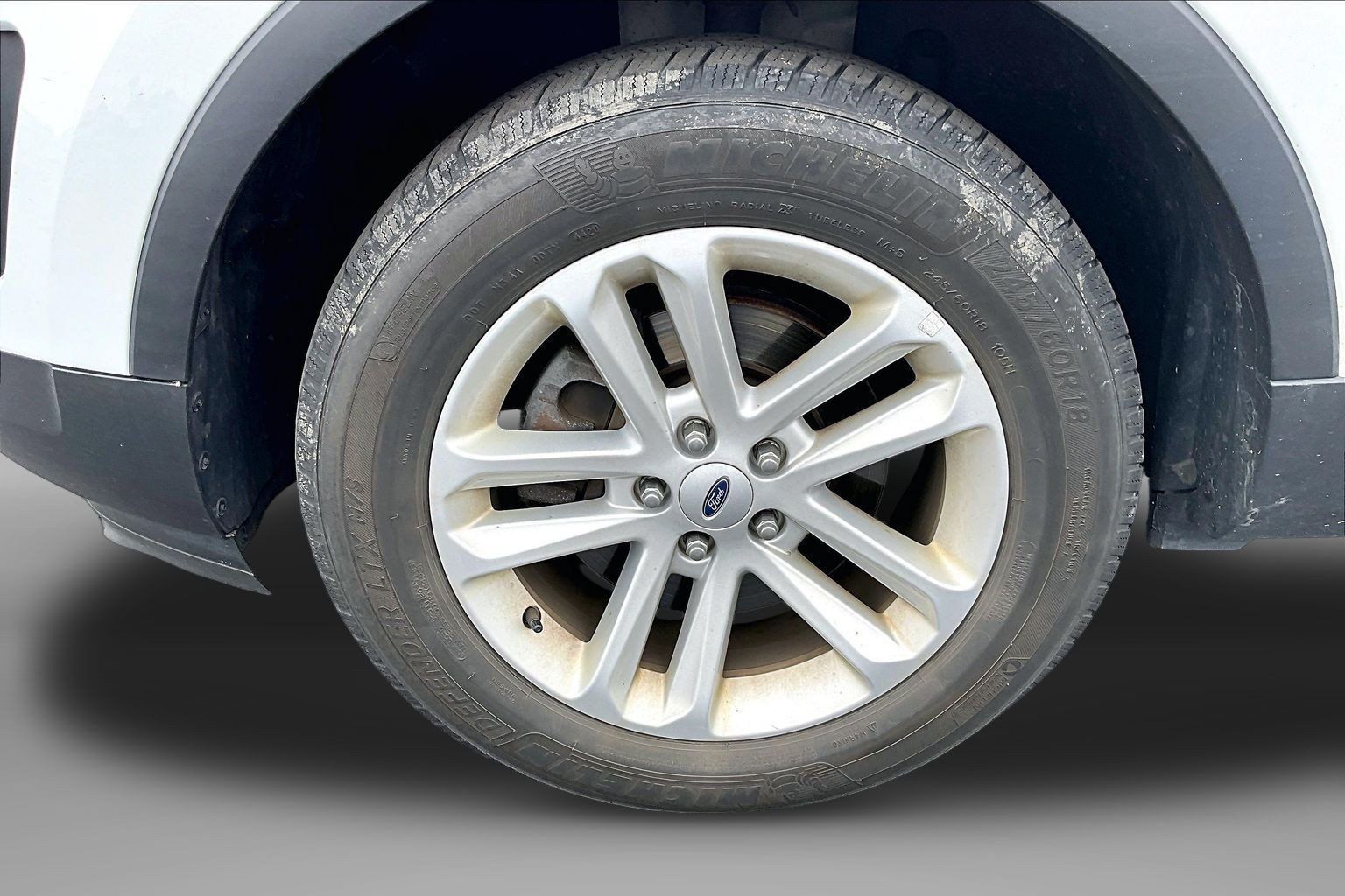Used 2017 Ford Explorer FWD image 3