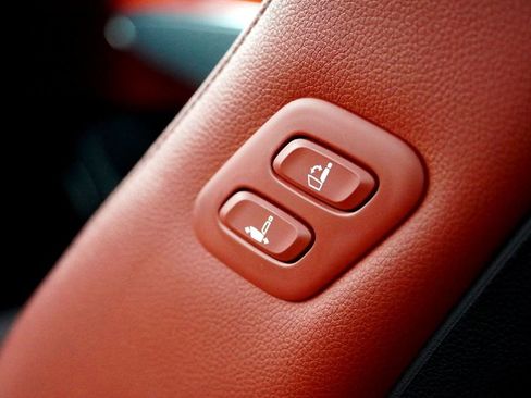 Used 2023 Genesis GV70 2.5T w/ Sport Prestige Package image 30