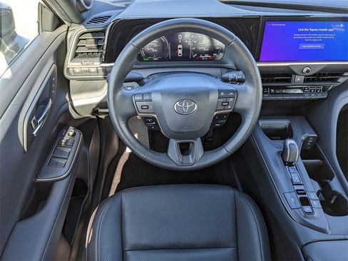 Used 2023 Toyota Crown Limited image 16