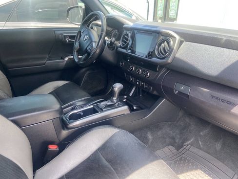 Used 2018 Toyota Tacoma TRD Off-Road RWD image 10