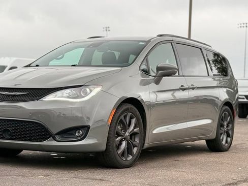 Used 2020 Chrysler Pacifica Limited FWD image 49